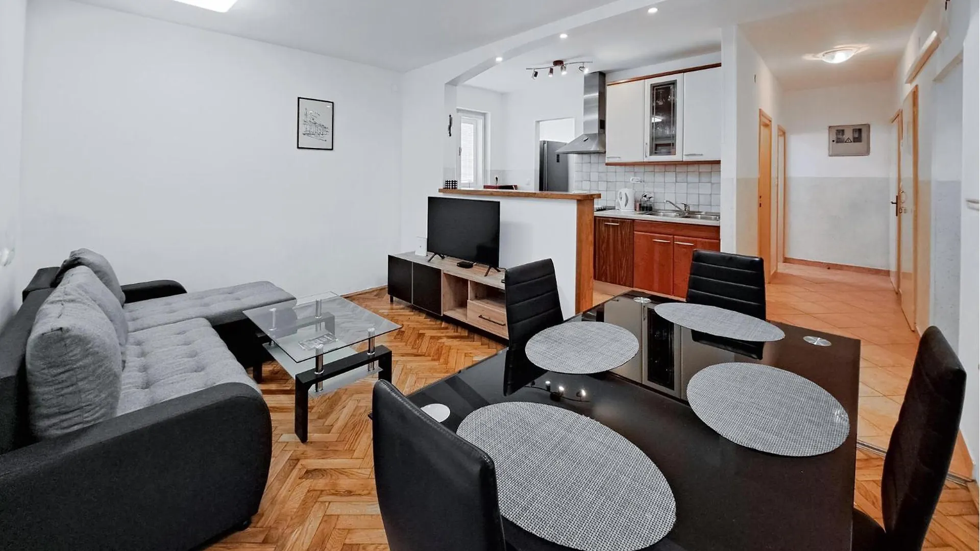 Cozy Apartment In Pula With Wifi contacts